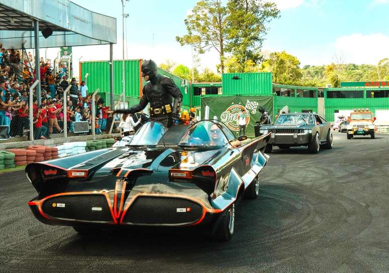 Parque Dream Car ter&aacute; desfile de carros de cinema