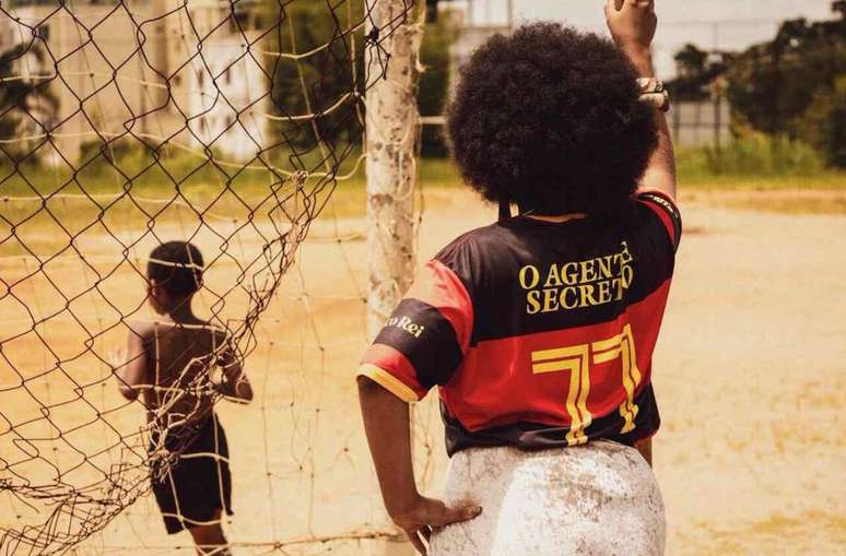Produtora de roupa se inspira em filme para destacar conex&atilde;o com clubes pernambucanos &ndash;