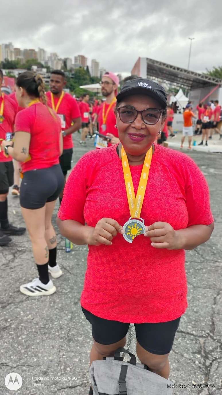 Aos 62 anos, ela decidiu bater o recorde de 15 km de corrida um ano ap&oacute;s colocar um marca-passo