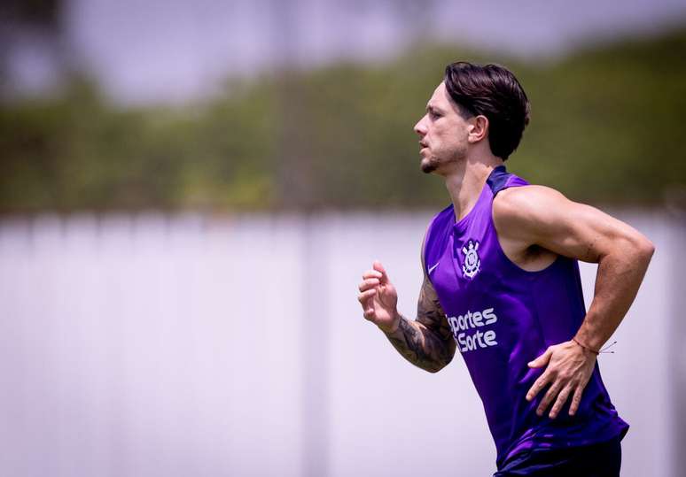 Rodrigo Garro deve ficar no banco de reservas do Corinthians no cl&aacute;ssico diante do Santos &ndash;