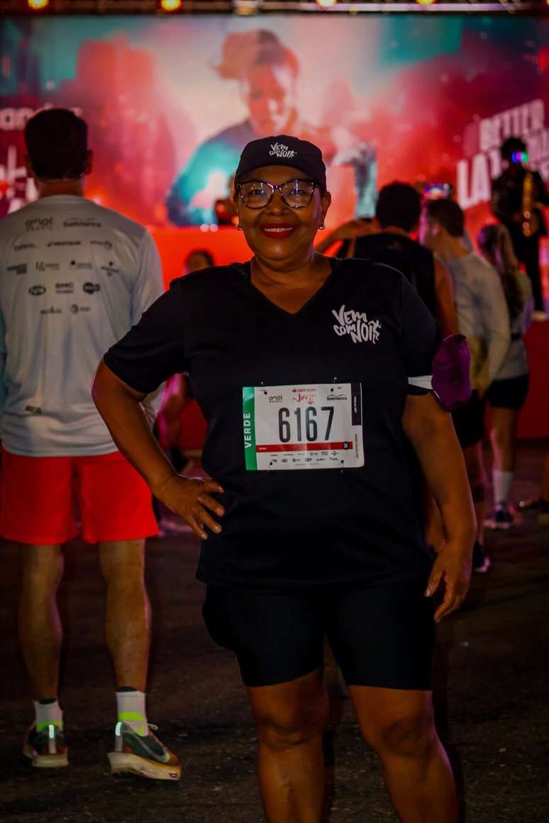 Aos 62 anos, ela decidiu bater o recorde de 15 km de corrida um ano ap&oacute;s colocar um marca-passo