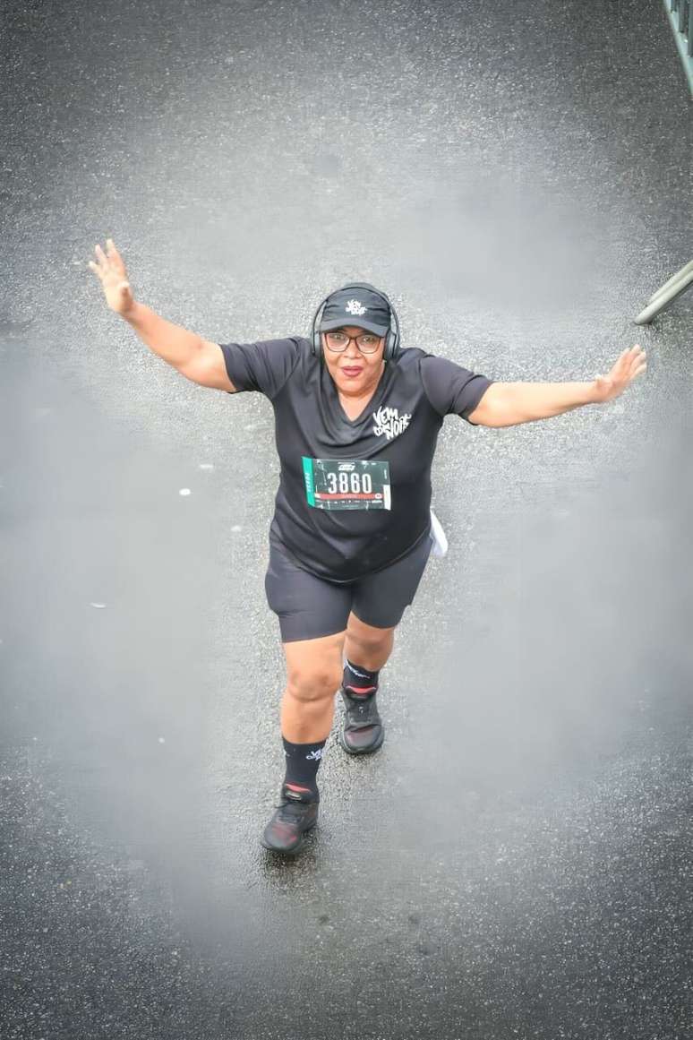 Aos 62 anos, ela decidiu bater o recorde de 15 km de corrida um ano ap&oacute;s colocar um marca-passo