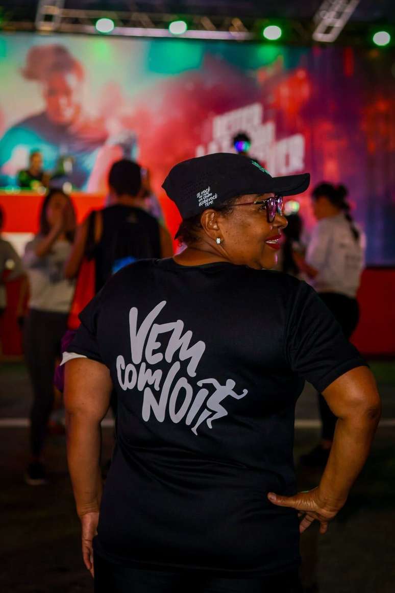 Aos 62 anos, ela decidiu bater o recorde de 15 km de corrida um ano ap&oacute;s colocar um marca-passo