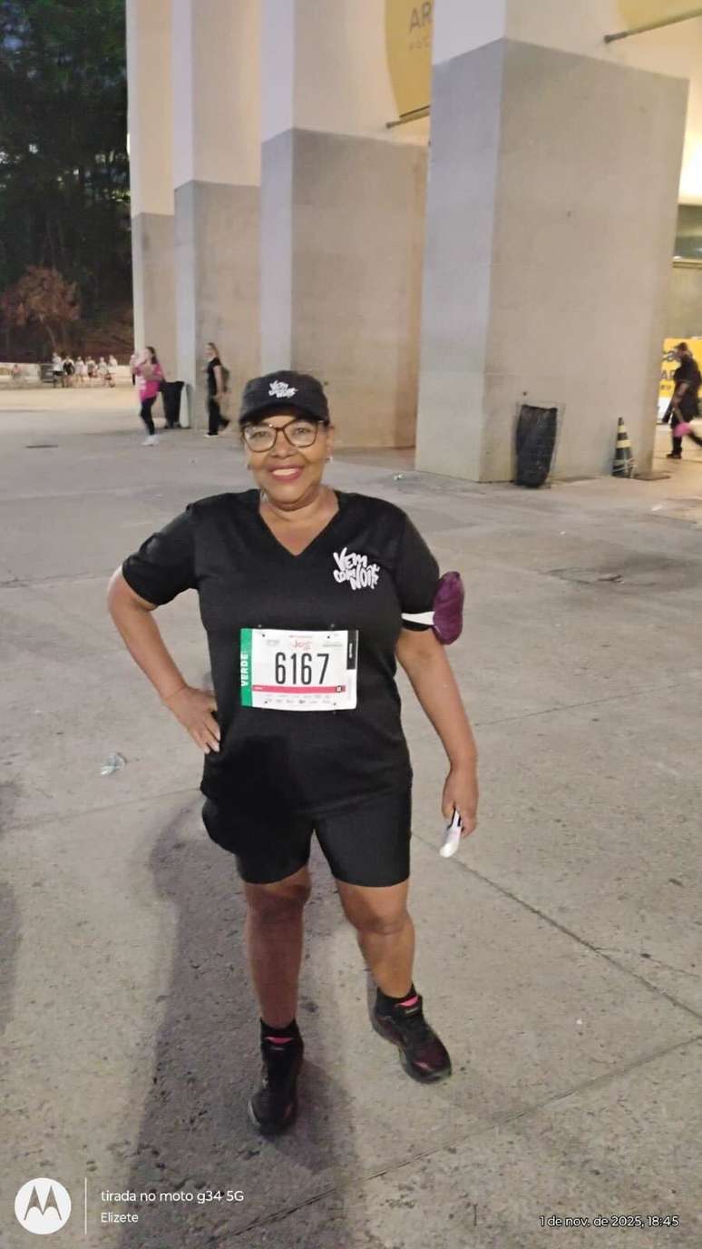 Aos 62 anos, ela decidiu bater o recorde de 15 km de corrida um ano ap&oacute;s colocar um marca-passo