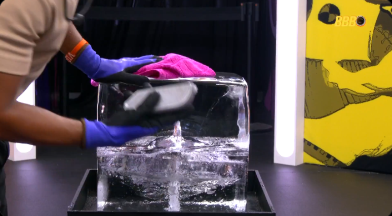 Boneco &eacute; escolhido para Barrado no Baile