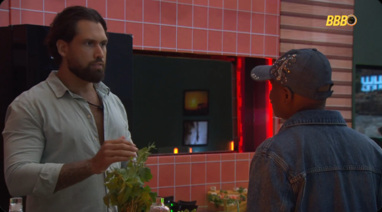 Brigido comenta de jogo com Edilson