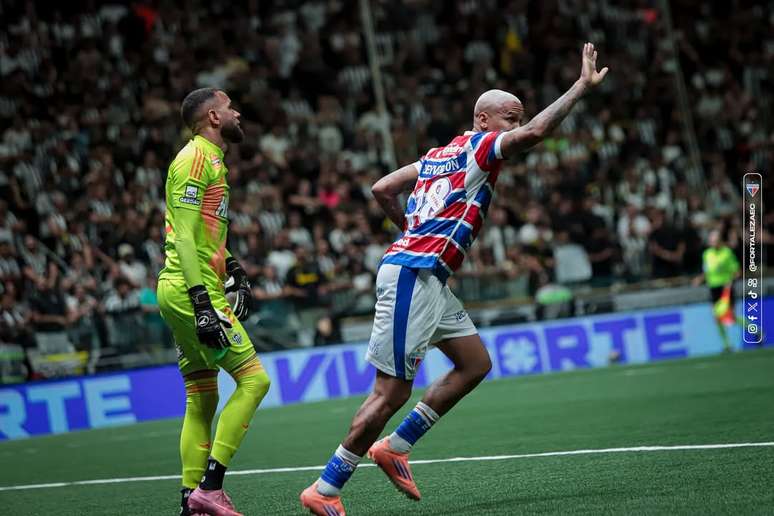 Deyverson comemorando um de seus gols contra o Atl&eacute;tico-MG 