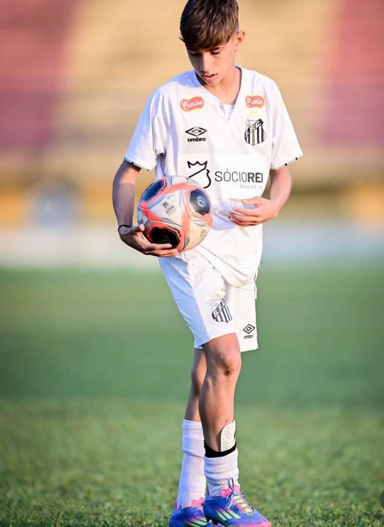 ఐజాక్ హెయిర్ శాంటోస్ -