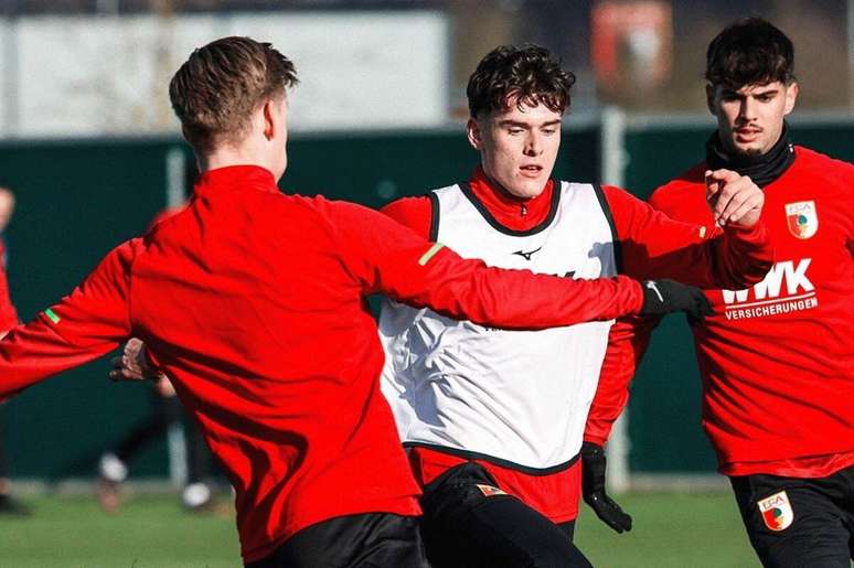 Jogadores do Augsburg treinam antes de duelo diante do Bayern de Munique pela Bundesliga &ndash;
