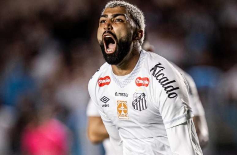 Atacante cobrou o time por perder pontos em casa &ndash;