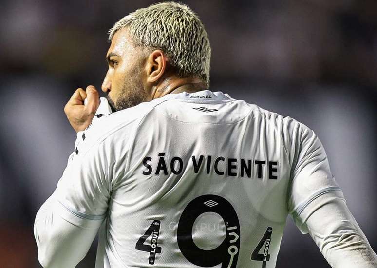 Atacante cobrou o time por perder pontos em casa &ndash;