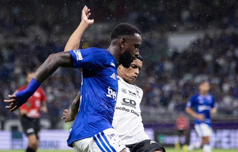 Gerson em estreia pelo Cruzeiro &ndash;