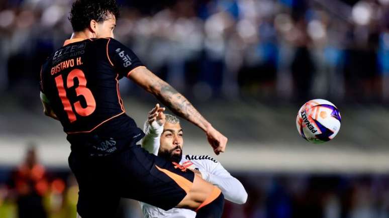 గుస్తావో హెన్రిక్ విలా బెల్మిరోలో క్లాసిక్‌లో గాబిగోల్‌తో పోటీ పడ్డాడు.