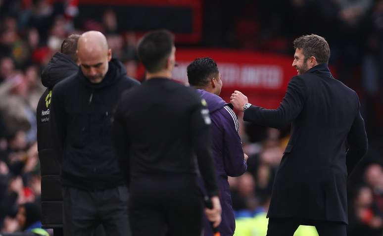 Michael Carrick e Casemiro durante vit&oacute;ria do Manchester United na Premier League &ndash;