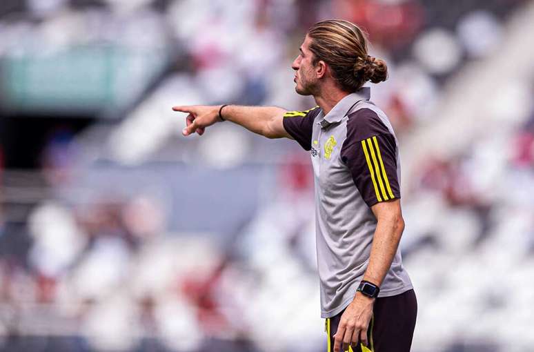 Filipe Lu&iacute;s treina o time que pro Fla-Flu &ndash;