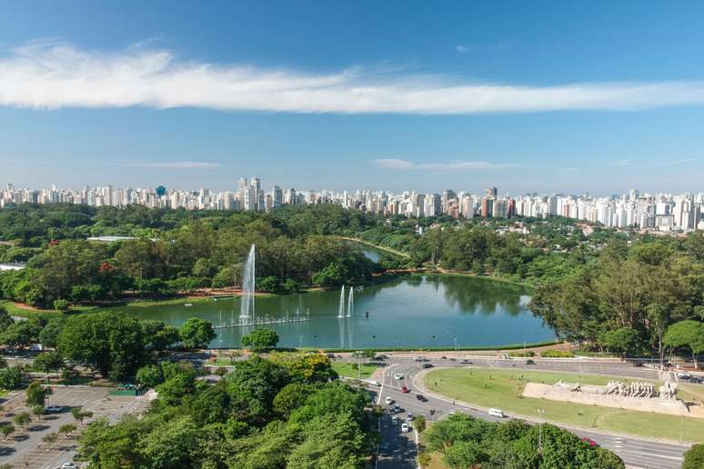 O Parque Ibirapuera oferece &aacute;reas verdes para relaxamento e pr&aacute;tica de esportes 