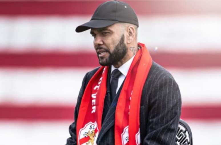 Reprodu&ccedil;&atilde;o / Instagram - Legenda: Daniel Alves tornou-se recentemente um dos propriet&aacute;rios do S&atilde;o Jo&atilde;o de Ver, de Portugal