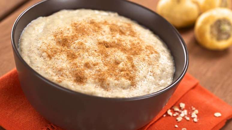 Em termos gerais, a utiliza&ccedil;&atilde;o moderada de canela em prepara&ccedil;&otilde;es culin&aacute;rias &eacute; considerada adequada para pessoas saud&aacute;veis, sem hist&oacute;rico de doen&ccedil;a no f&iacute;gado &ndash; depositphotos.com / ildi_papp