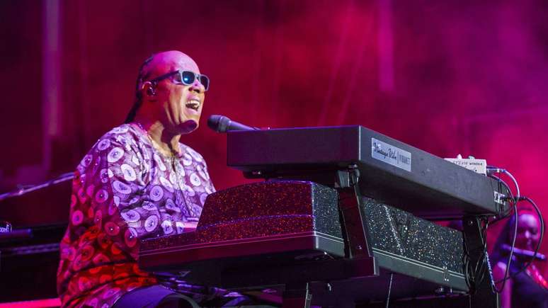 Entre os nomes mais citados em reportagens e publica&ccedil;&otilde;es sobre o tema est&aacute; justamente Stevie Wonder, que se tornou uma refer&ecirc;ncia mundial na discuss&atilde;o sobre defici&ecirc;ncia visual e inclus&atilde;o &ndash; depositphotos.com / kobbydagan