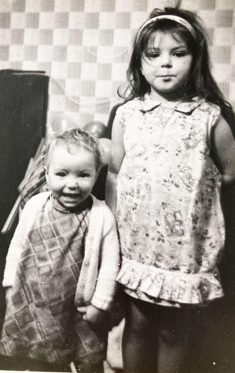 Janet disse que ela e a irm&atilde; mais velha, Theresa, "estavam sempre aprontando alguma coisa"