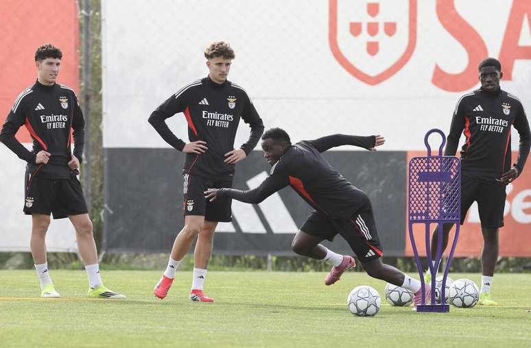 Benfica,em casa,&nbsp; n&atilde;o pode pensar em trope&ccedil;ar neste domingo.