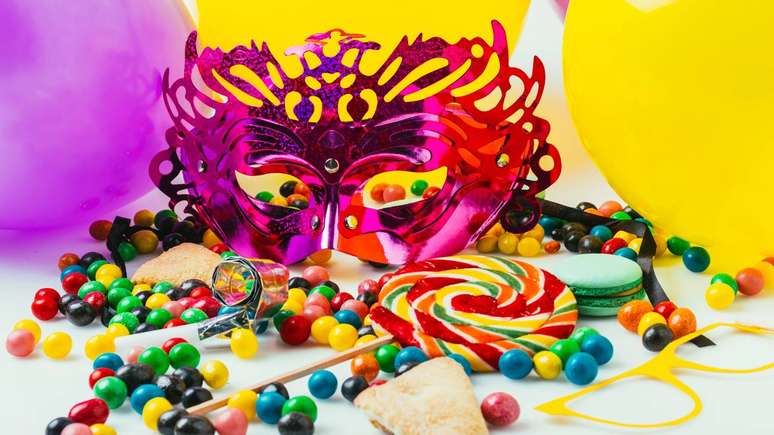 Planejar o roteiro, combinar pontos de encontro e respeitar os outros foli&otilde;es garantem um Carnaval mais tranquilo, organizado e divertido para todos &ndash; depositphotos.com / MicEnin