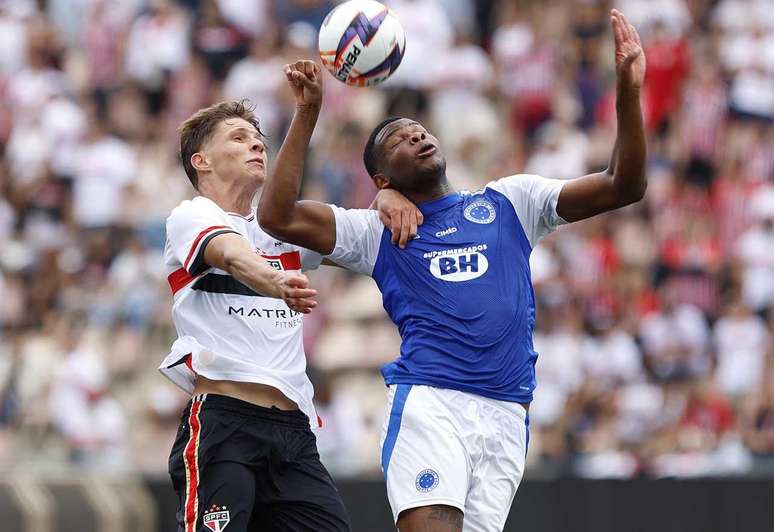 O jogo foi bastante disputado, mas o Cruzeiro foi superior ao S&atilde;o Paulo e mereceu ser campe&atilde;o.