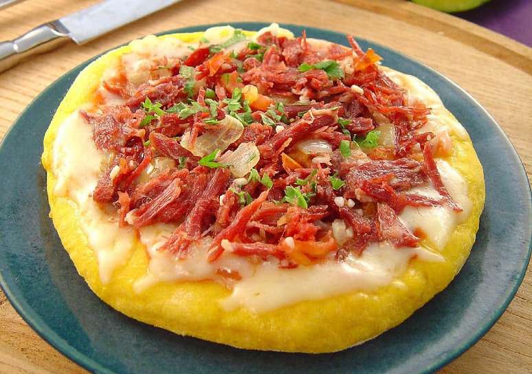 Minipizza de ab&oacute;bora e carne-seca &ndash; Foto: Stela Handa