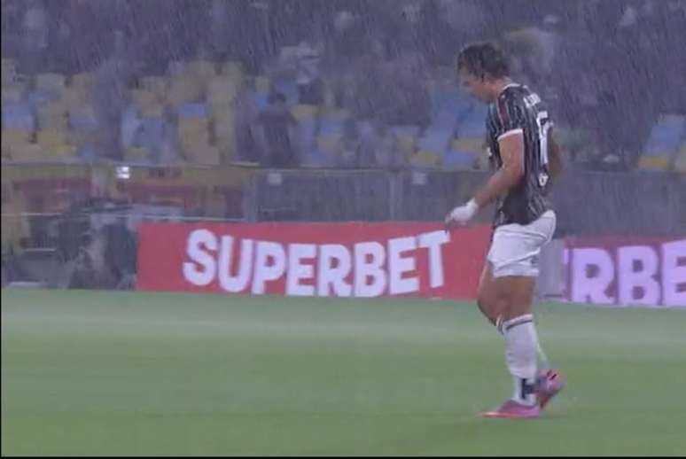 Chuva forte no Maracan&atilde; resulta em interrup&ccedil;&atilde;o do jogo.