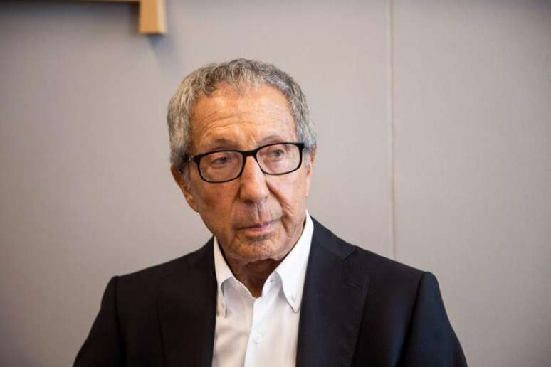 A fam&iacute;lia de Abilio Diniz vendeu a participa&ccedil;&atilde;o que detinha no Carrefour e deixou o varejo