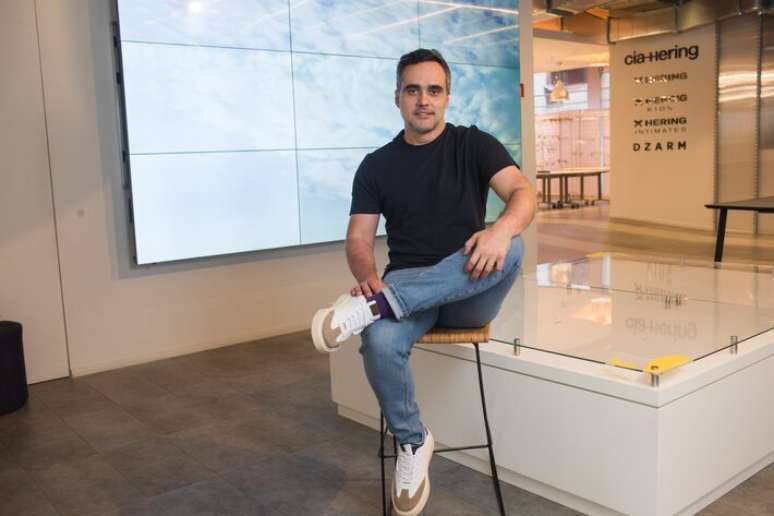 Thiago Hering deixou o comando da divis&atilde;o basic do grupo Azzas 2154