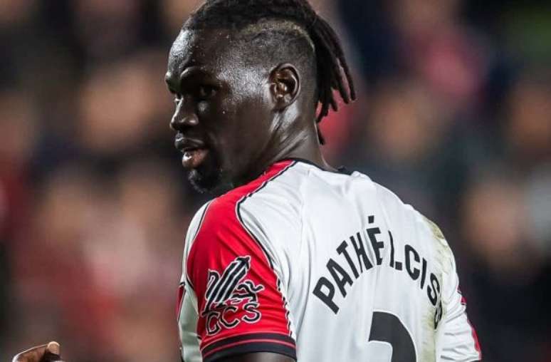 Divulga&ccedil;&atilde;o - Legenda: Path&eacute; Ciss&eacute; n&atilde;o gostou da postura do Rayo Vallecano