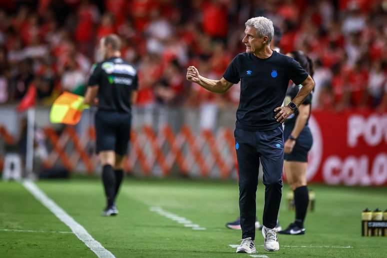 Luis Castro identificou principais motivos para resultado negativo do Gr&ecirc;mio como fragilidade no aspecto mental &ndash;