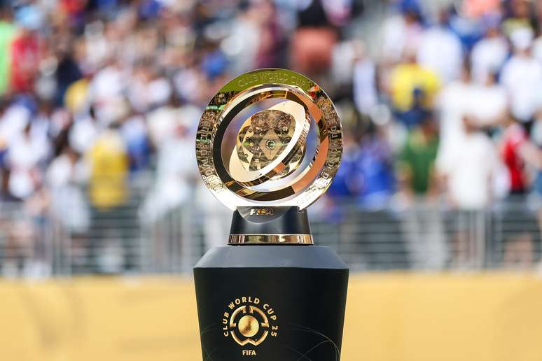 Trof&eacute;u da Copa do Mundo de Clubes. (Photo by Buda Mendes/Getty Images)