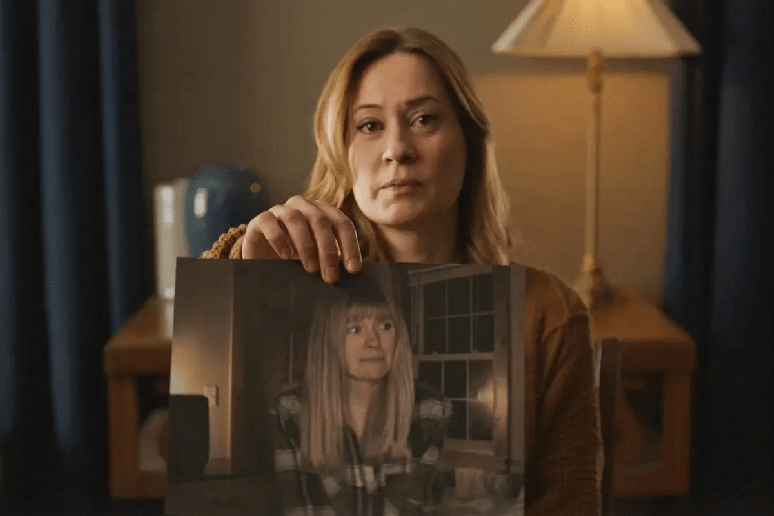 &ldquo;Terror em Shelby Oaks&rdquo; constr&oacute;i um terror atmosf&eacute;rico ao transformar o mist&eacute;rio de uma pequena cidade em um jogo psicol&oacute;gico 