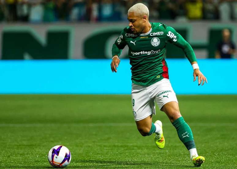Afinal, Vitor Roque voltar&aacute; a ser titular do Palmeiras? Atacante atuou por pouco mais de 13 minutoscontra o S&atilde;o Paulo &ndash;