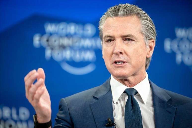 Gavin Newsom, governador democrata da Calif&oacute;rnia, promete campanha contra o imposto