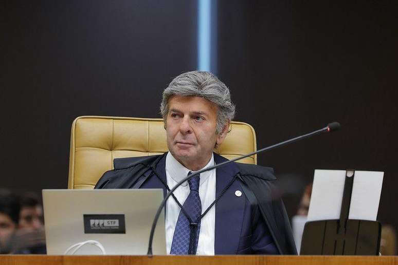 O ministro Luiz Fux desde que os filhos iniciaram a advocacia, fez constar, nos cadastros dos tribunais, seu impedimento em qualquer causa em que estejam envolvidos