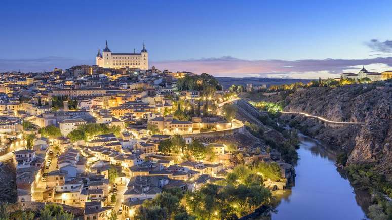 Entre os s&iacute;mbolos que refor&ccedil;am a fama de Toledo como cidade medieval, alguns monumentos se destacam &ndash; depositphotos.com / sepavone