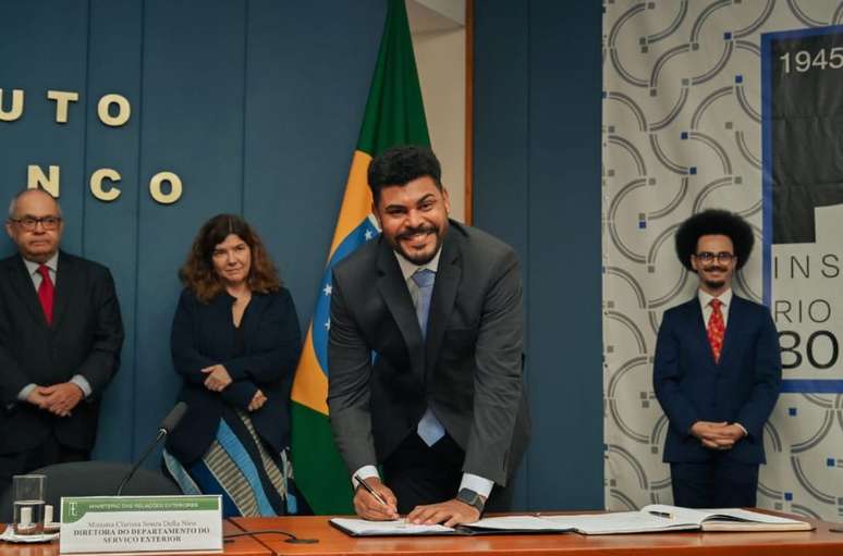 Douglas Rocha Almeida em sua diploma&ccedil;&atilde;o 