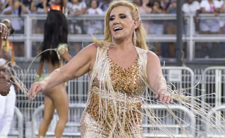 Rita Cadillac desfila pela Unidos do Peruche, em 2019