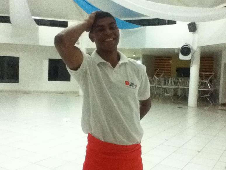 &Eacute;poca em que trabalhou como gar&ccedil;om, ainda adolescente