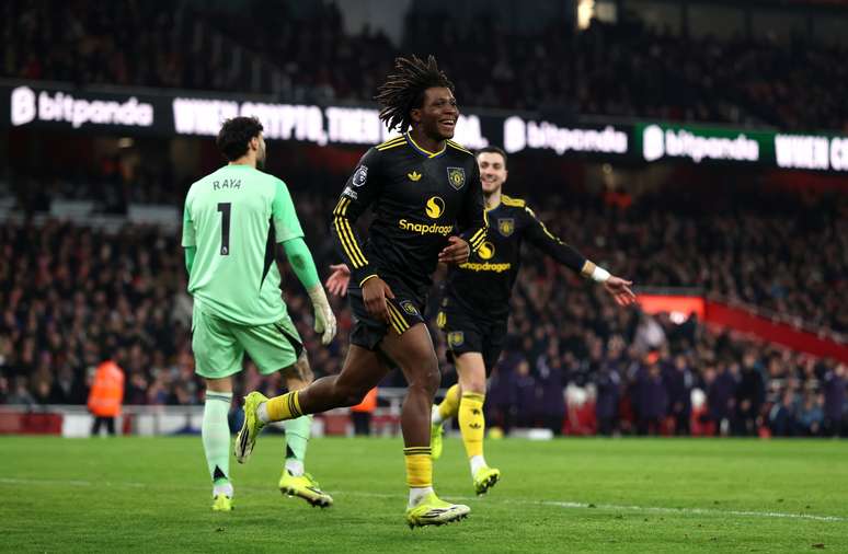 Dorgu comemorando um dos gols da vit&oacute;ria do Manchester United sobre o Arsenal 