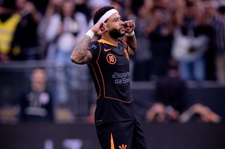 Memphis Depay deve iniciar o jogo entre Corinthians e Bahia no banco de reservas &ndash;