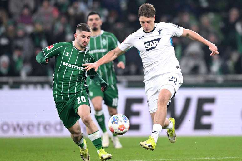 Alexander Prass (D) abtriu o placar para o Hoffenheim na vit&oacute;ria em Bremen &ndash;