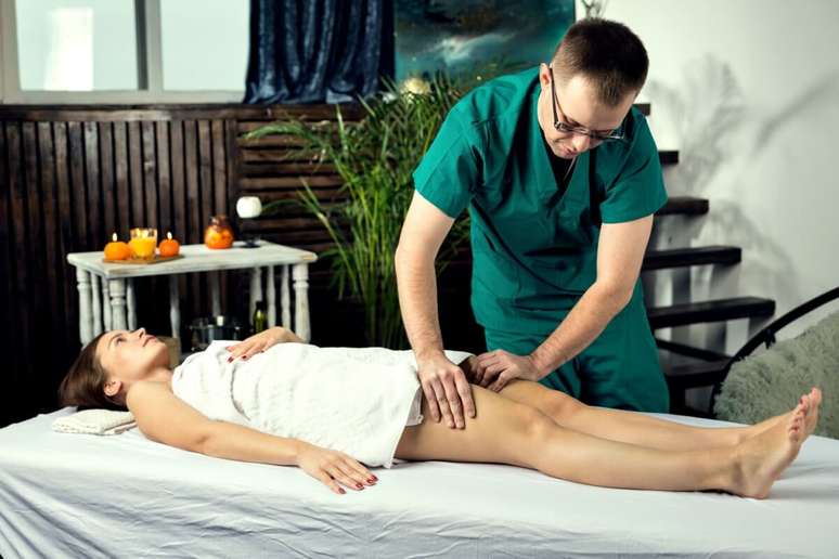 T&eacute;cnicas como a drenagem linf&aacute;tica manual, realizada por fisioterapeutas, contribuem para aliviar a sensa&ccedil;&atilde;o de peso 