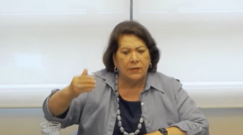 "N&atilde;o se faz um c&oacute;digo de &eacute;tica em um momento em que a magistratura est&aacute; em crise", diz Eliana Calmon