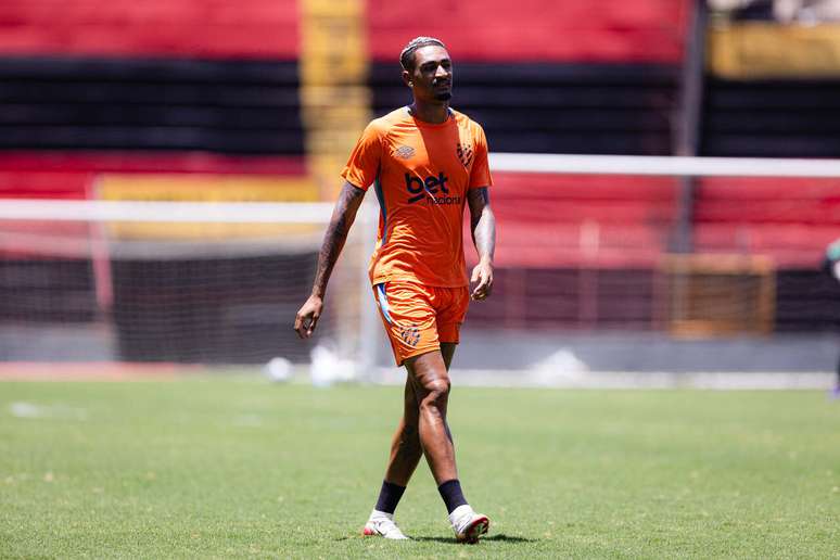 Inter ainda negocia para contar com atacante Derik Lacerda &ndash;