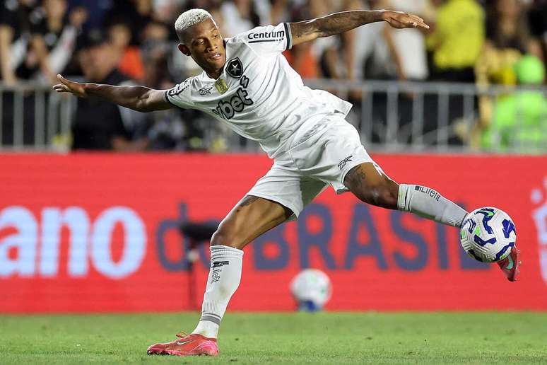 Revelado pelo Palmeiras, volante Danilo &eacute; o jogador mais caro da hist&oacute;ria do Botafogo &ndash;