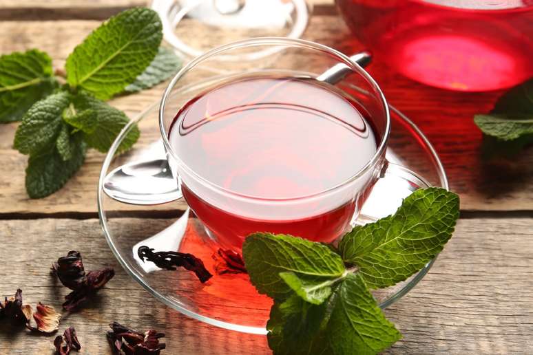 Ch&aacute; de hibisco com hortel&atilde; 